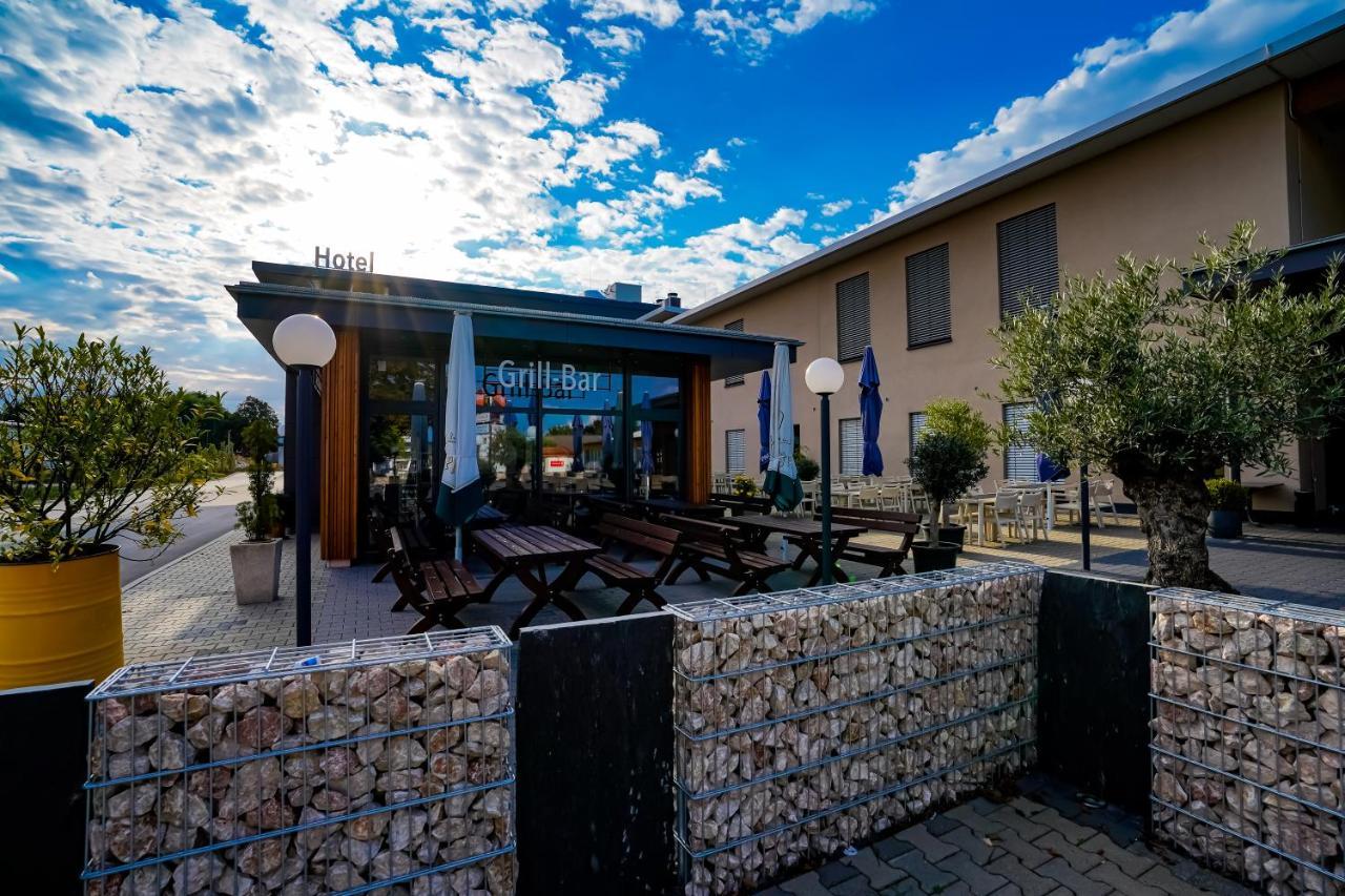 Hotel Viktorosa Hofgeismar Exteriör bild